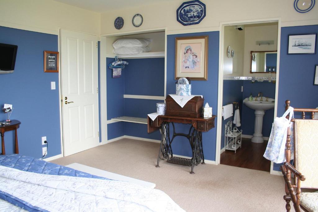 Hokitika Heritage Lodge Room photo