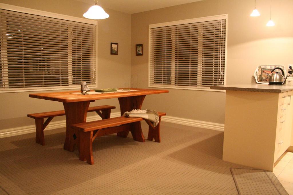 Hokitika Heritage Lodge Room photo